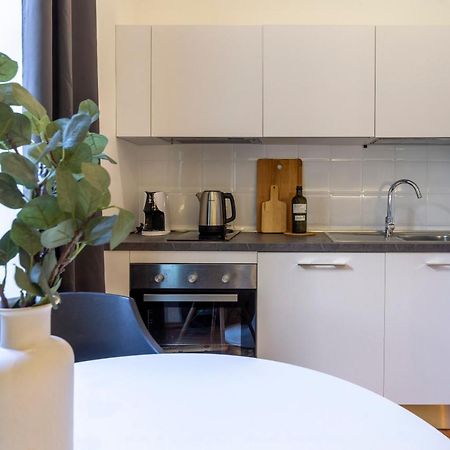Amazing Studio In The City Center + Wifi Triëst Buitenkant foto