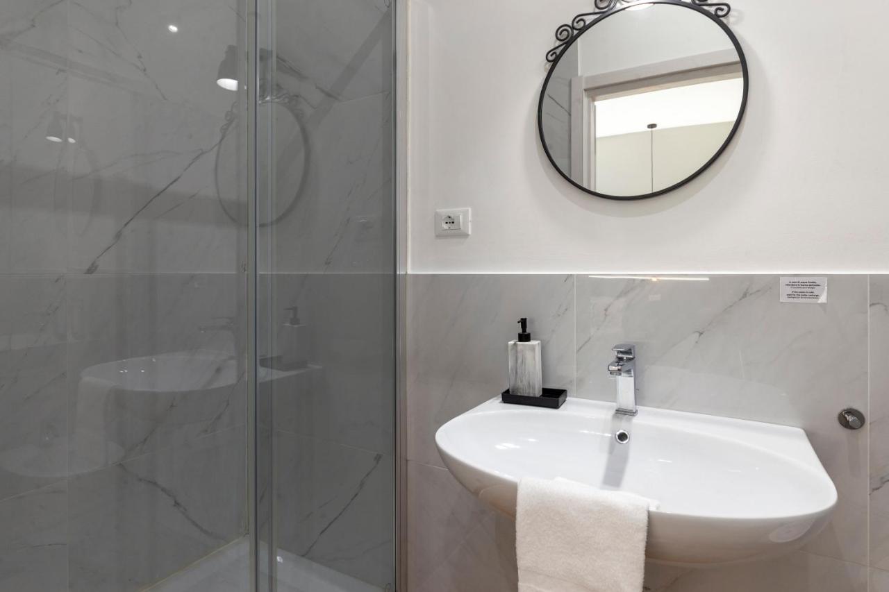 Amazing Studio In The City Center + Wifi Triëst Buitenkant foto