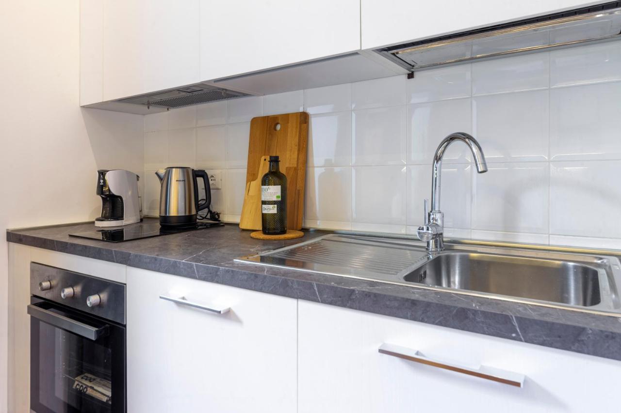 Amazing Studio In The City Center + Wifi Triëst Buitenkant foto
